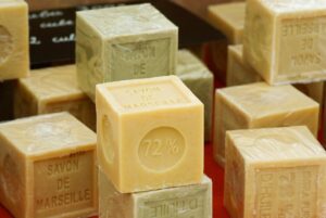 Lire la suite à propos de l’article Fabriquer un savon de Marseille