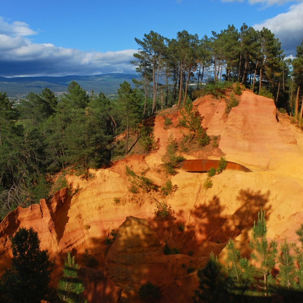 Vue panoramique sur le Colorado Provençal.
